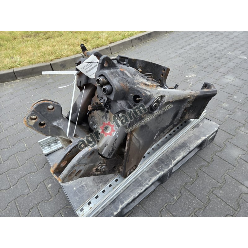 ALL-POINT HITCH AND FRONT PTO VALTRA N174