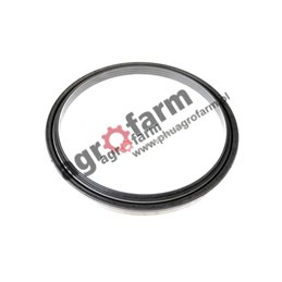 FWD MASSEY FERGUSON HUB seal