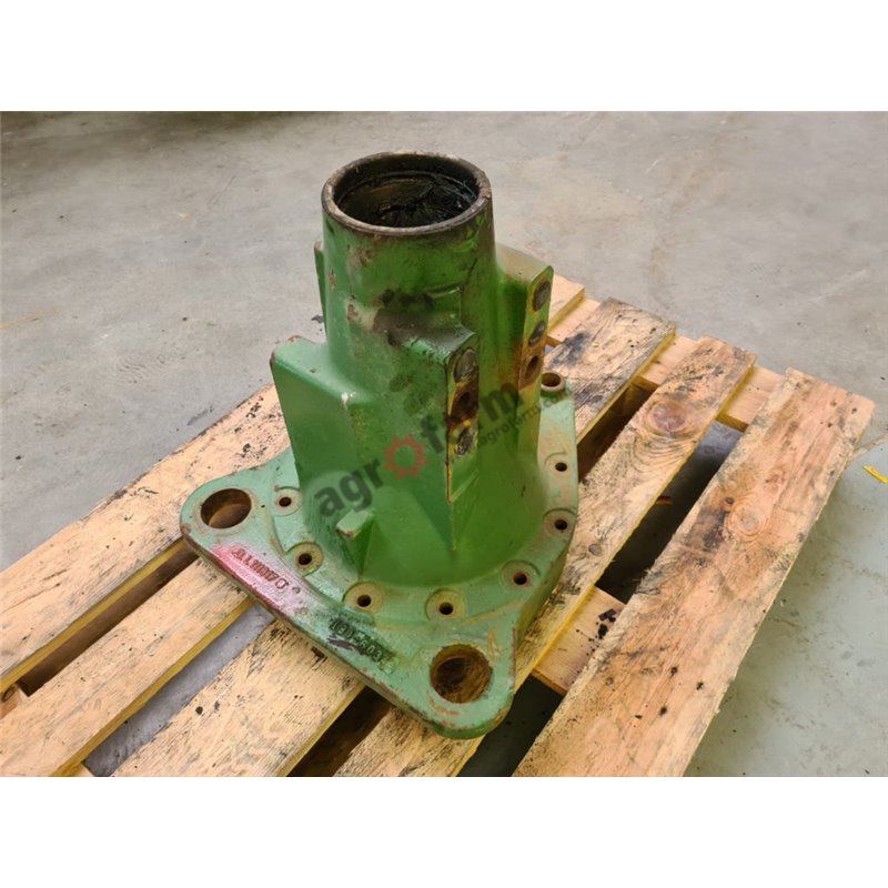 LH L111317 JOHN DEERE 6200 6400 FINAL DRIVE Housing