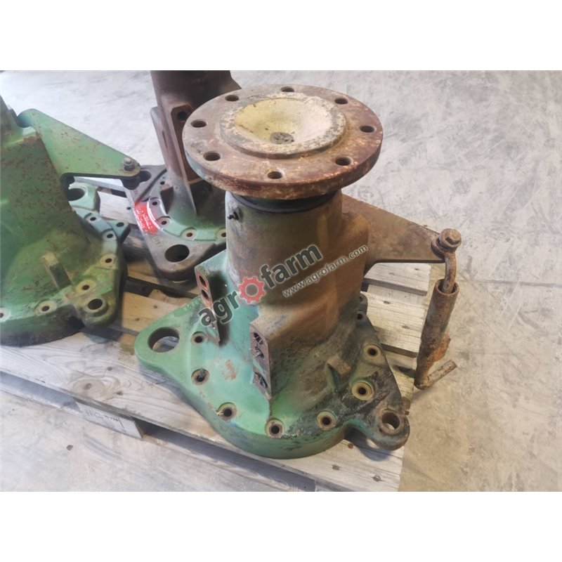 Housing JOHN DEERE REAR FINAL DRIVE L100717