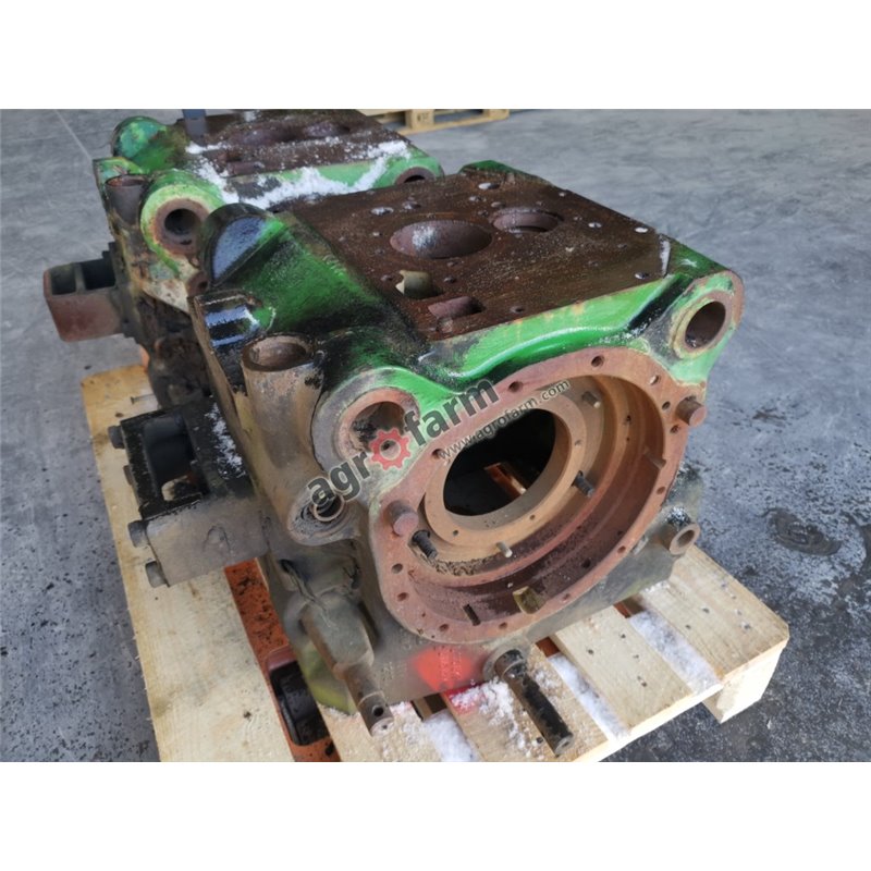 Housing JOHN DEERE REAR AXLE L115877