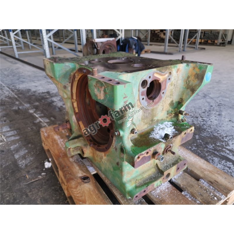 Housing JOHN DEERE REAR AXLE R116965