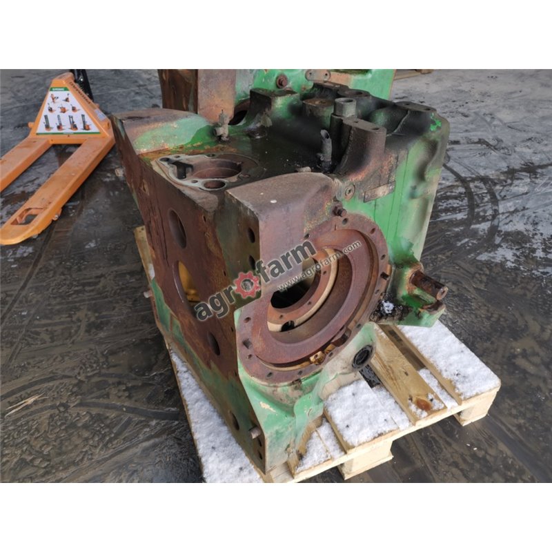 Housing JOHN DEERE REAR AXLE R129589