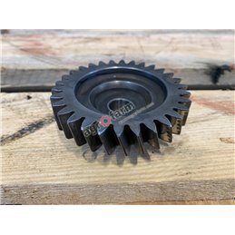 GEAR AT THE JOHN DEERE OIL PUMP R120638